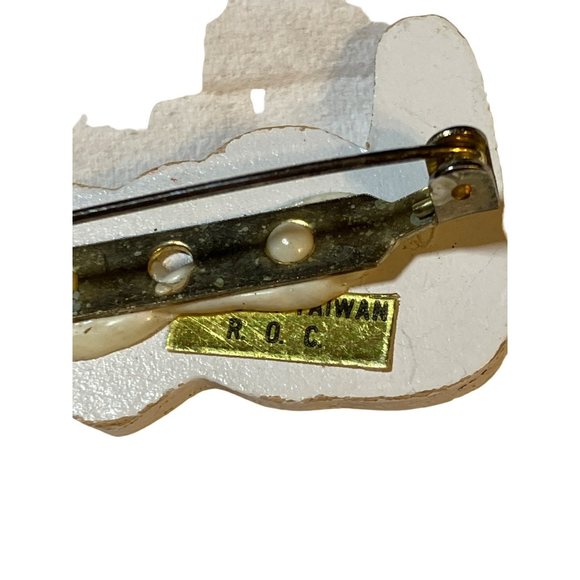 Valentine's Day LOVE Lapel Pin - Picture 6 of 8